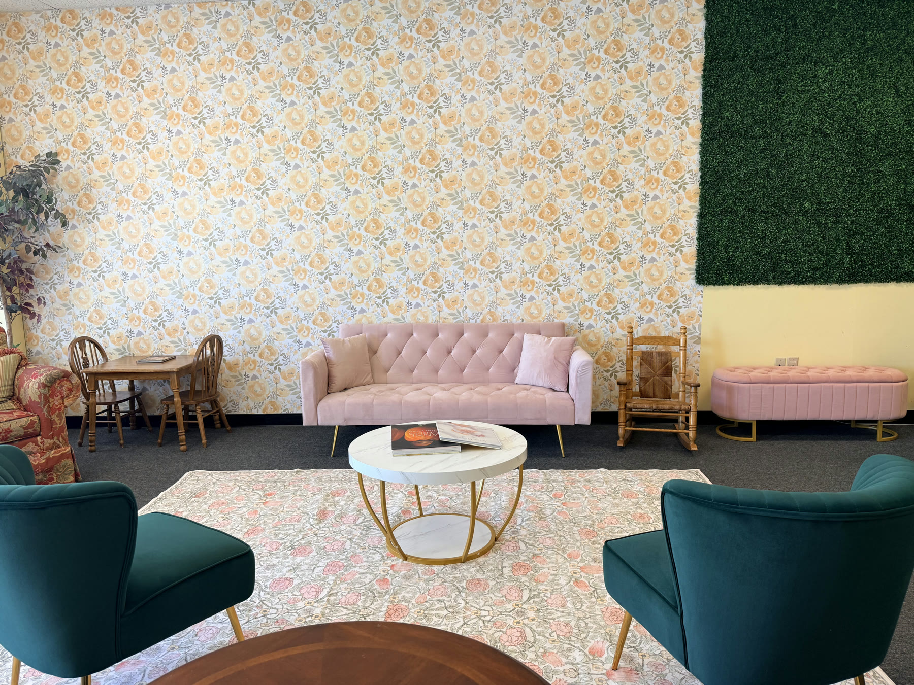 The warm floral welcome lounge at Fun Fetal Photos